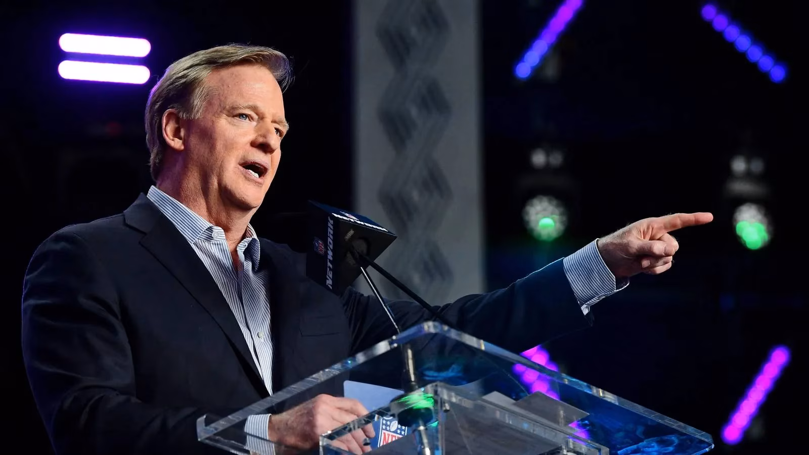 the-2026-nfl-draft-s-first-round-a-wild-night-of-gambles-and-game-changers-image-0